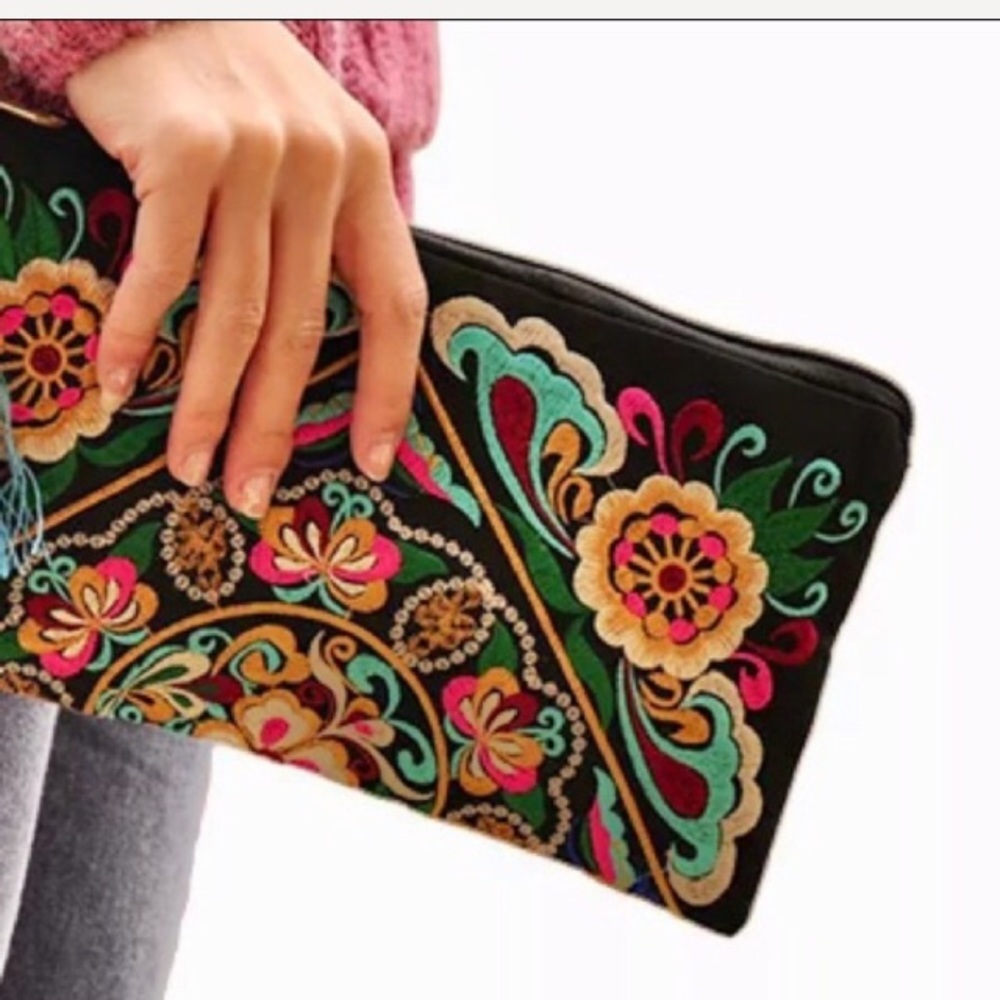 🏆HOST
PICK🏆NEW Embroidered Clutch - Picture 5 of 5